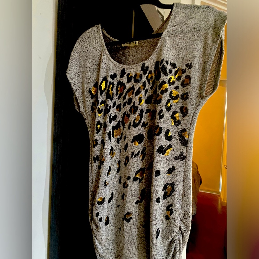 Leopard lightweight shirt sleeved shirt